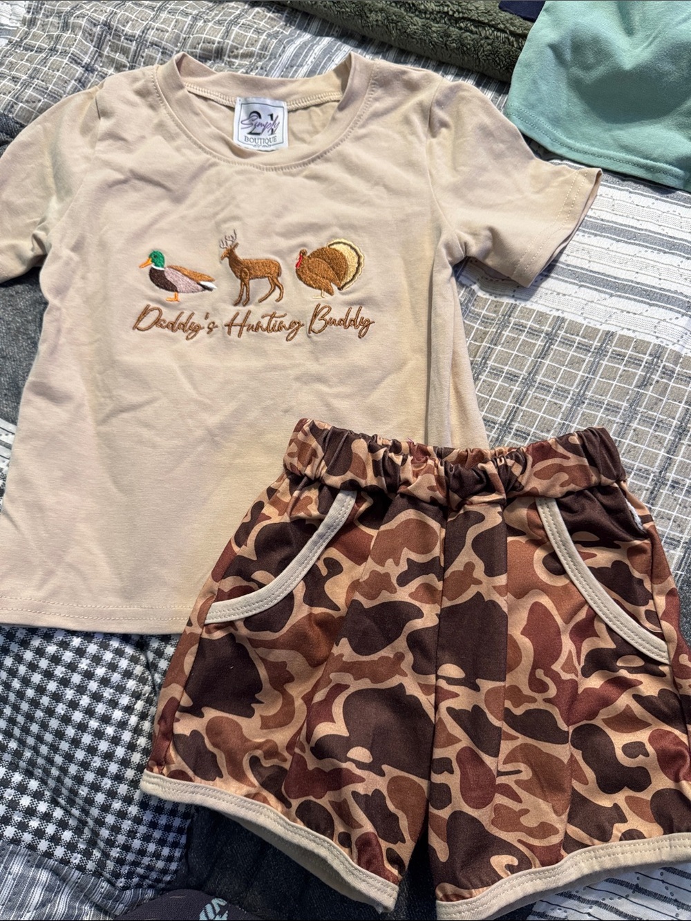 Kids Beige 'Daddy's Hunting Buddy' Tee & Camo Shorts Matching Set